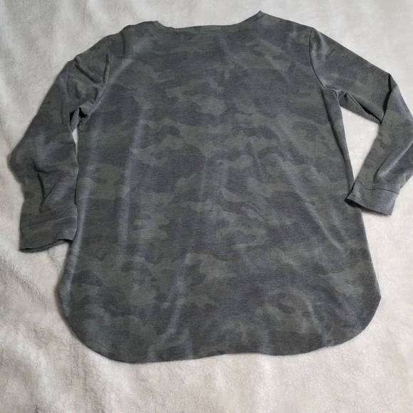 James & Delancy Gray Camouflage Long Sleeve Top - Picture 4 of 6